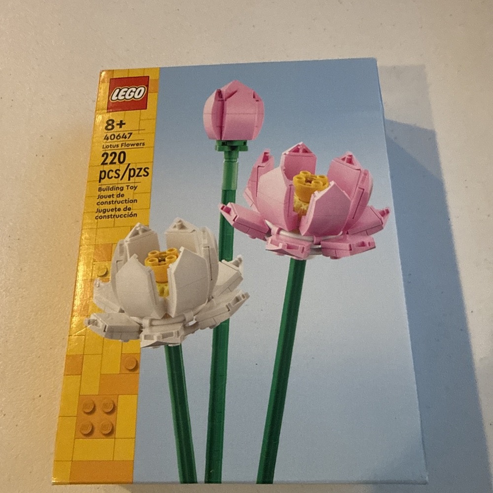 LEGO Botanicals Lotus Flowers 220pc Set 40647